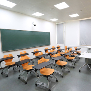 Klassenzimmerstudentenmöbelpaket