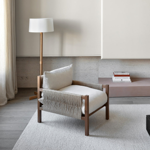 Skandinavische Sessel -Lounge -Sofa mit hölzernen Beinen - gemütliche Leseecke