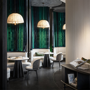 Premium Restaurant Speisestisch - Custom Holzdesign für Hotels & Cafés