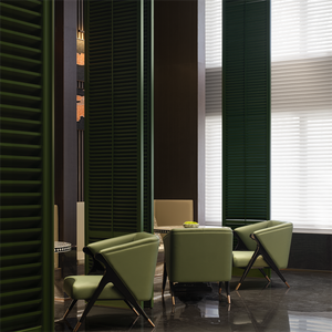 Stylischer zeitgenössischer Holz -Esstisch und Stuhlset - am besten für Hotels & Cafés
