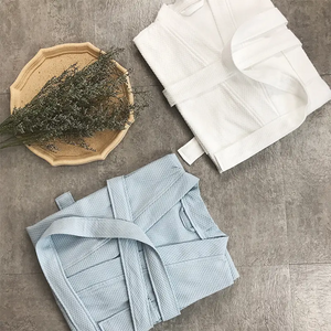 Neueste Models Hotel Bademäntel bestickte außergewöhnliche Qualität Premium Cotton Solid Long White Bademänze für Mam Frauen