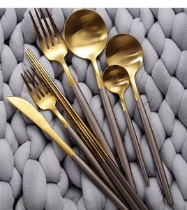 Hot Sale 7 PCs Set Castlery Sliver und Gold Fashion und modernes Design Edelstahl -Tischgeschirr Set für Home Hotel Castlery Set